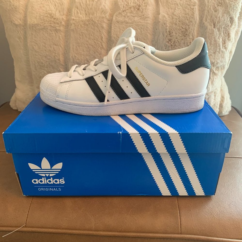 Women's Adidas Superstar Shoe in